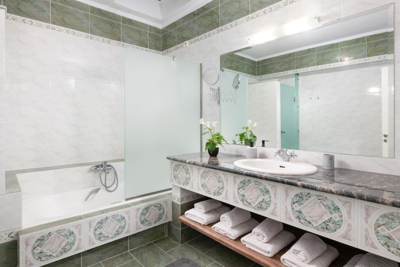 Amazing Apartments With Sea View In Rhodes Town Rhodes City Eksteriør bilde